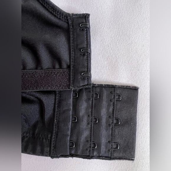 PLAYTEX 4823 BLACK PADDED UW ADJUST STAY PUT STRAPS 3-HOOK BACK BRA 42D- EXCEL - Picture 4 of 8